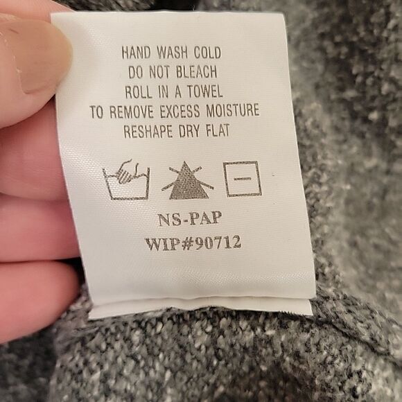 Woolrich. Sweater. Size Large. EUC - Picture 8 of 11